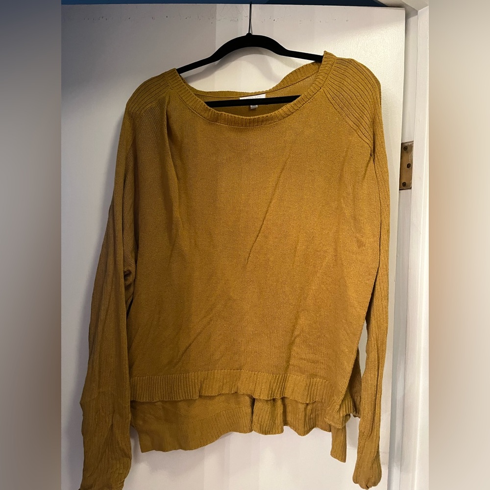 Thin mustard sweater size XL